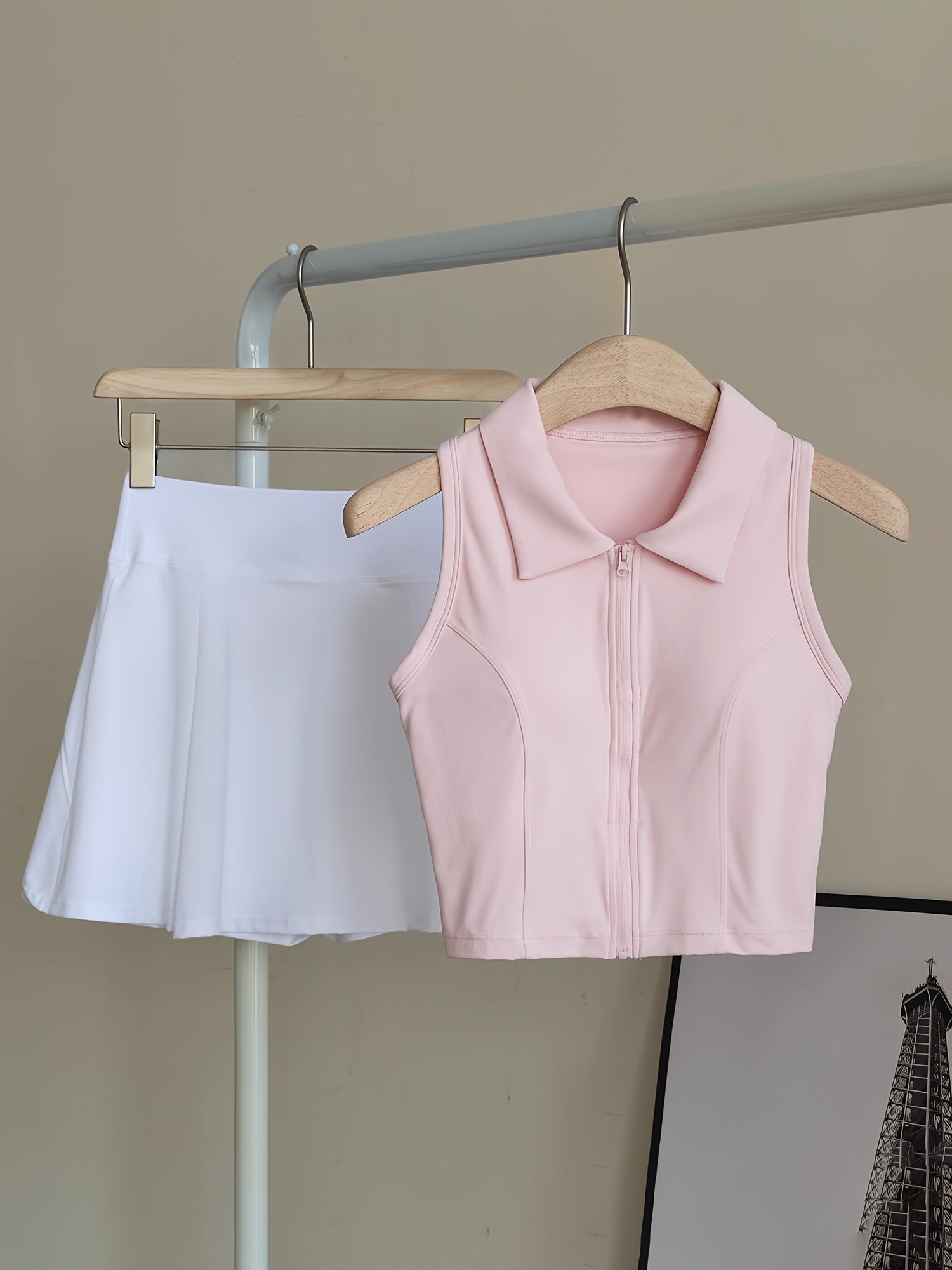 Set Deportivo 2 Piezas – Top con Almohadillas + Falda Short de Alto Rendimiento