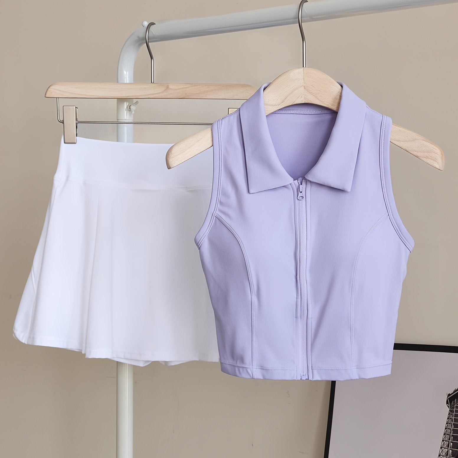 Set Deportivo 2 Piezas – Top con Almohadillas + Falda Short de Alto Rendimiento