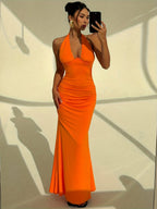 Vestido Largo Halter con Espalda Descubierta y Detalles Fruncidos – Elegante & Sexy