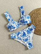 Bikini azul estilo porcelana con flores