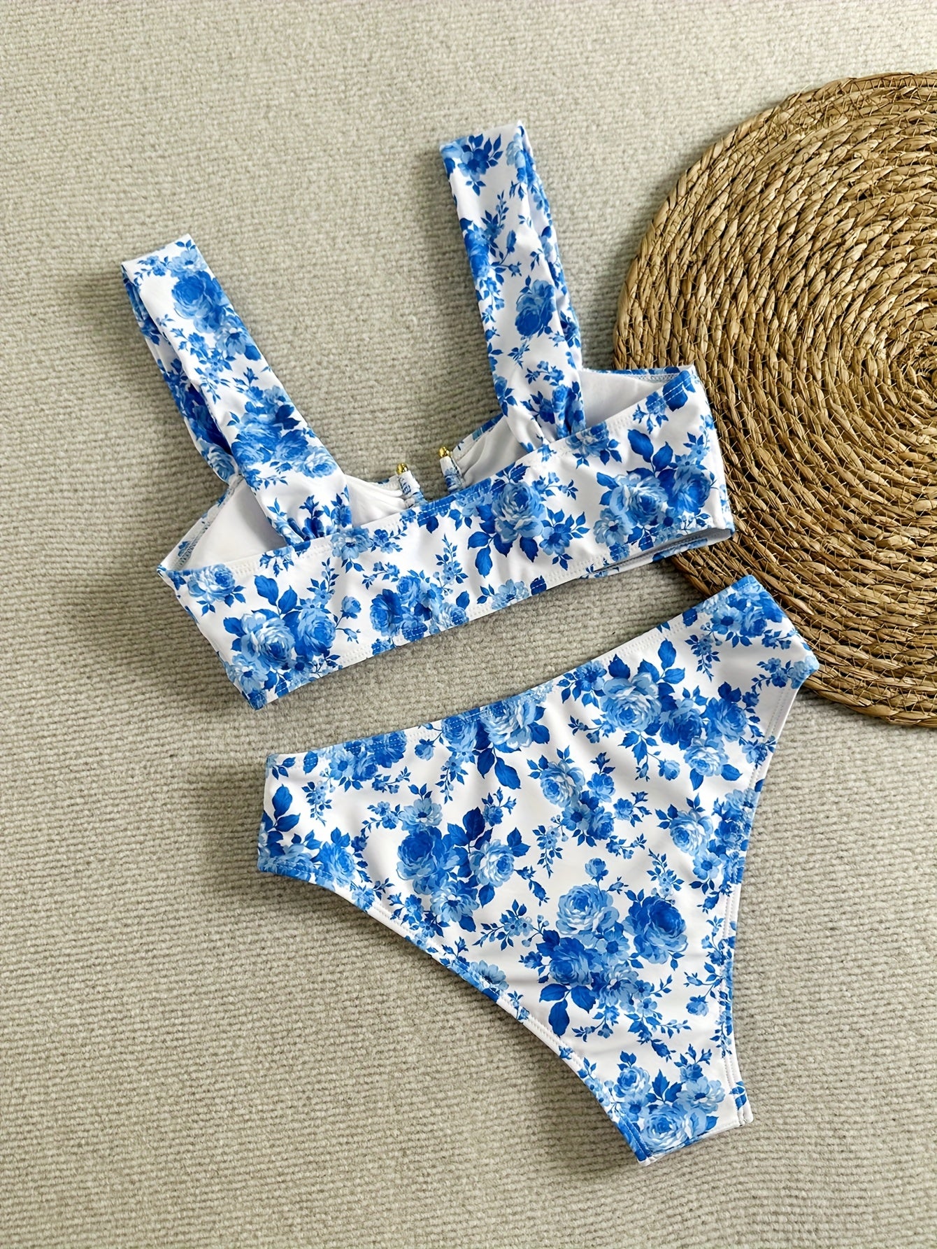 Bikini azul estilo porcelana con flores