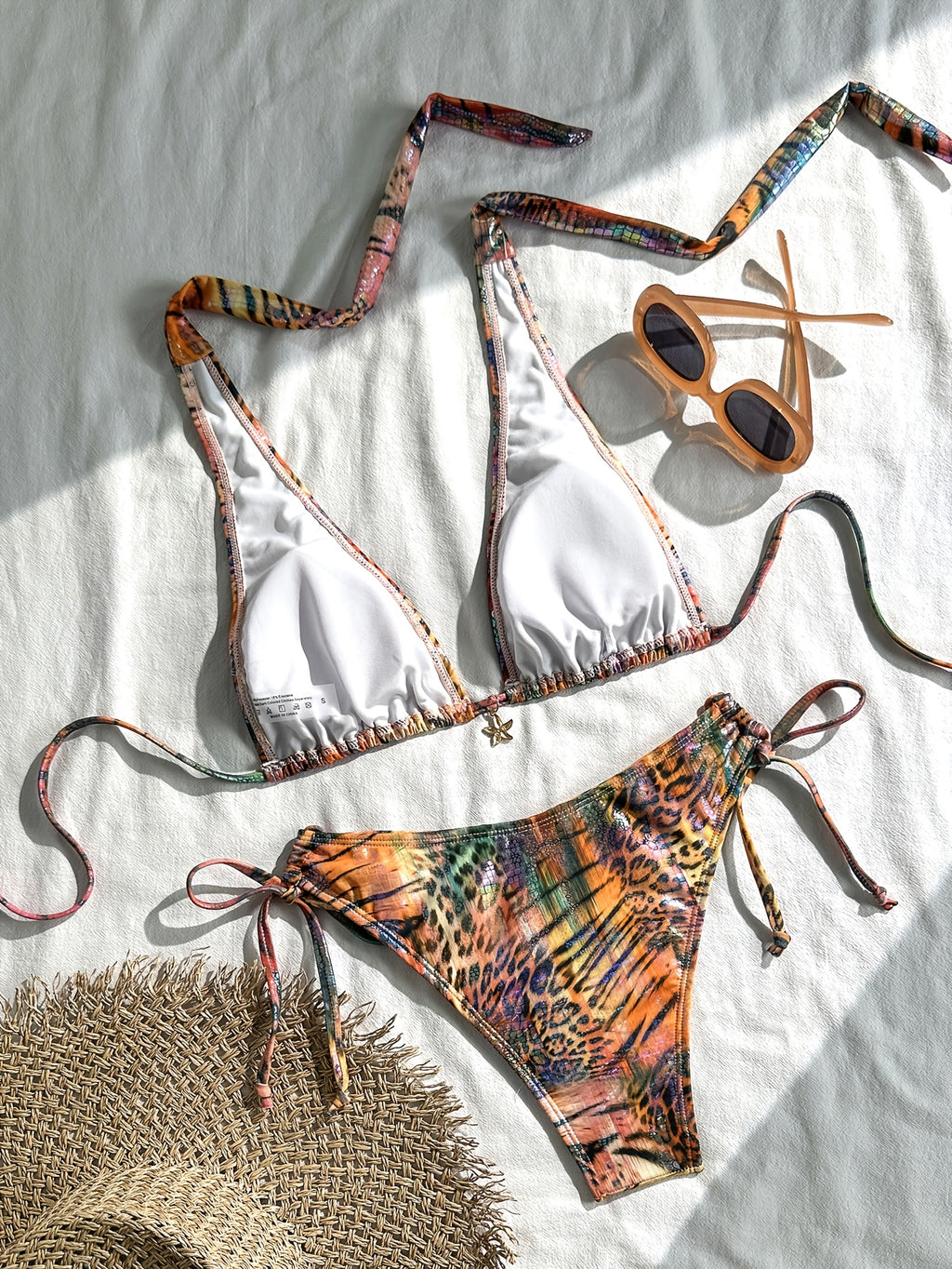 Bikini halter animal print láser.