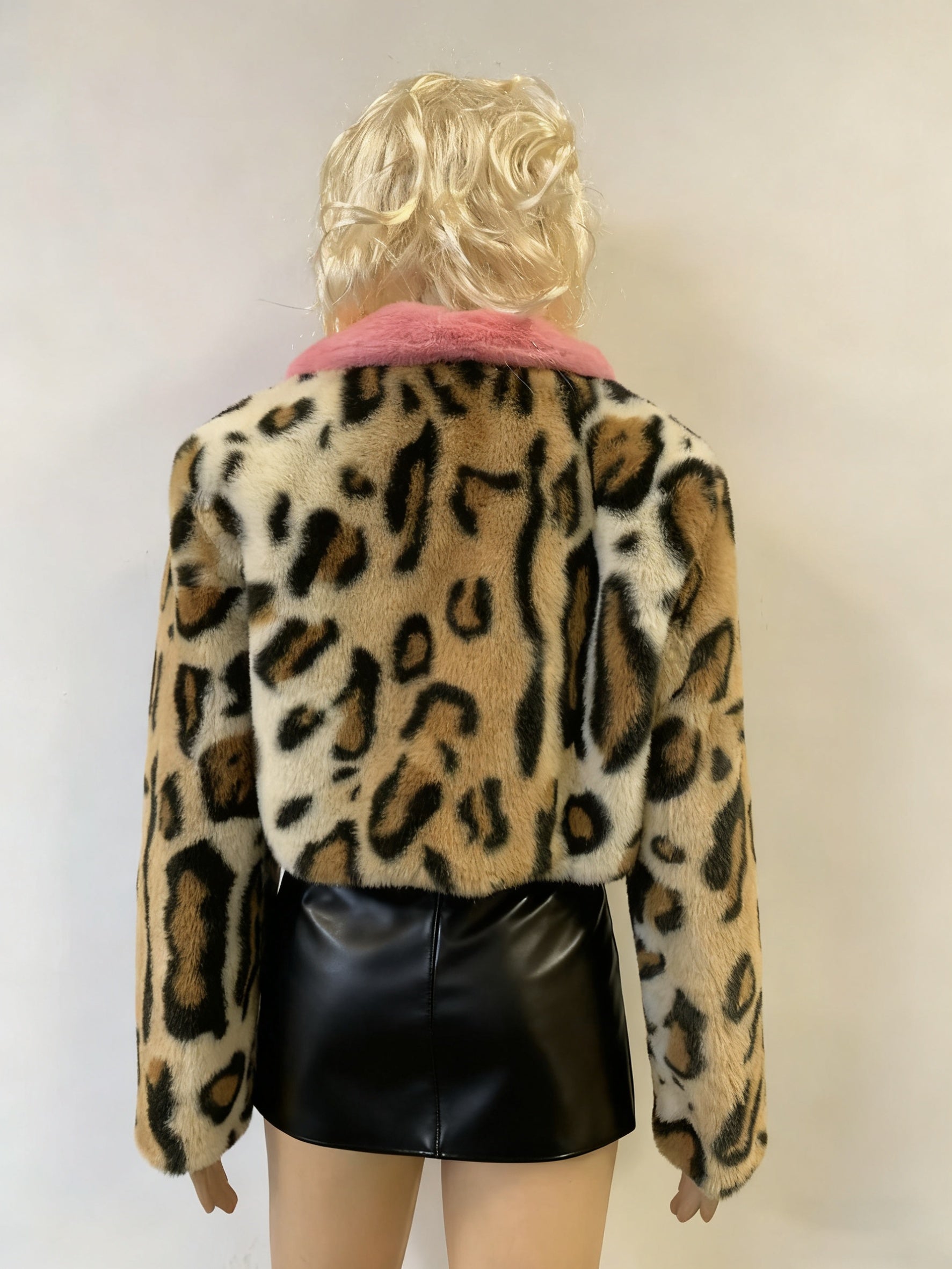 Abrigo de Peluche Estilo Leopardo · Elegante y Calentito