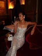 Vestido Largo Ajustado de Malla Brillante – Elegante, Sexy y con Espalda Descubierta