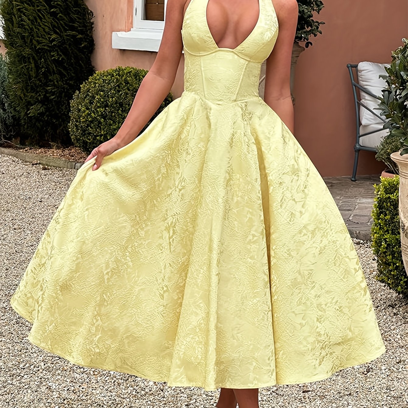 Vestido Largo Estilo Francés con Escote Profundo y Lazada – Elegante para Eventos