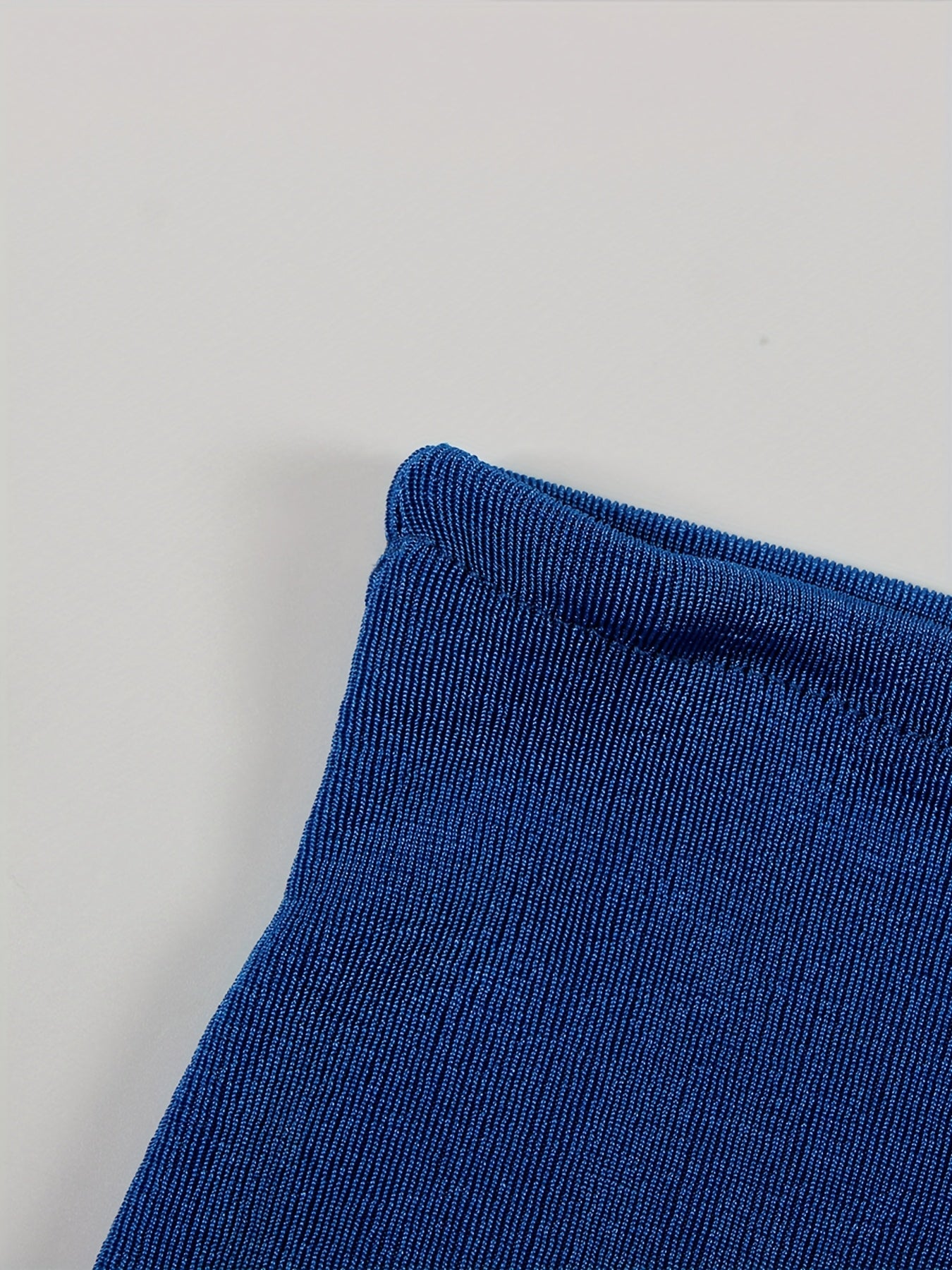 Conjunto 2 Piezas Elegante – Top de Manga Larga + Falda Ajustada