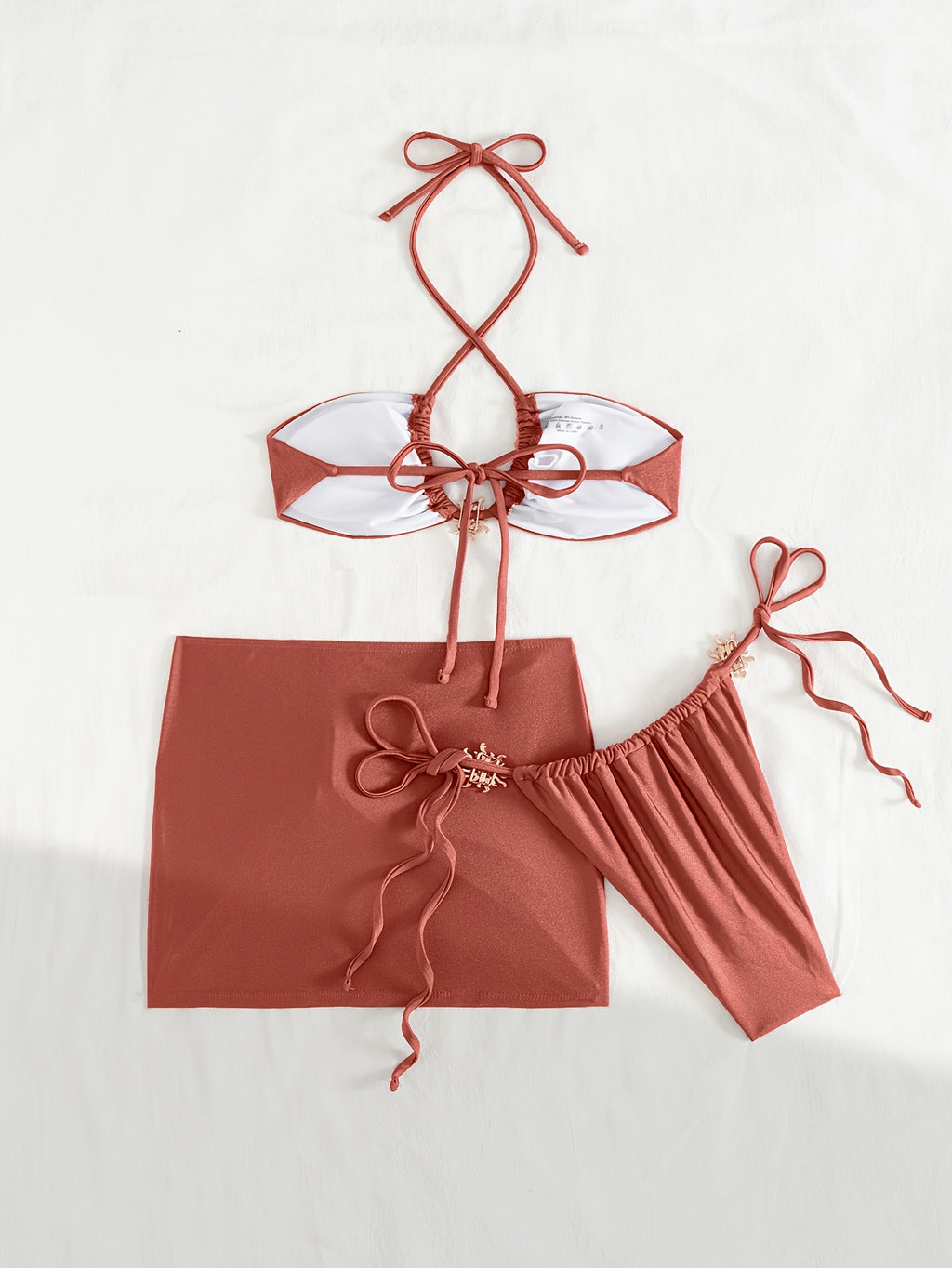 Bikini Fucsia 3 Piezas · Falda + Detalles Cruzados