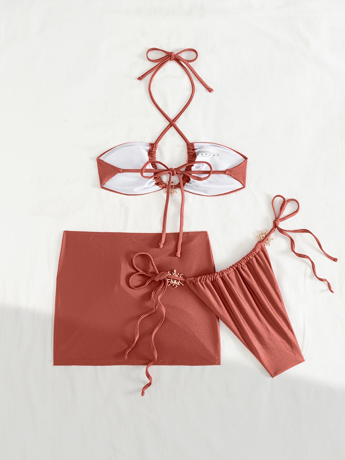 Bikini Fucsia 3 Piezas · Falda + Detalles Cruzados